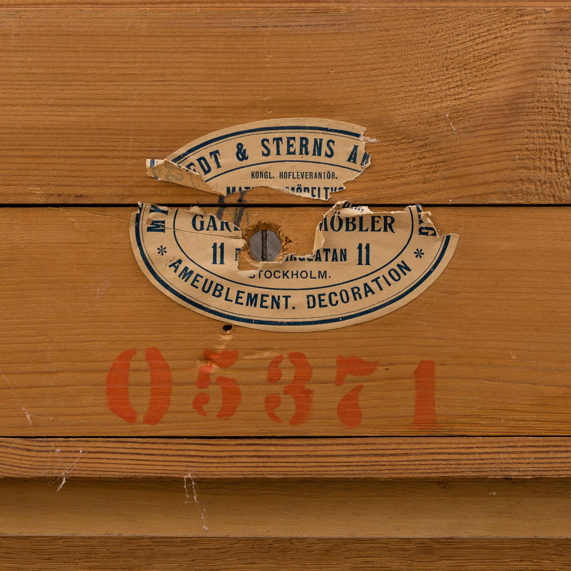 BOKHYLLA OCH SOFFA, jugend, 1900-talets början.