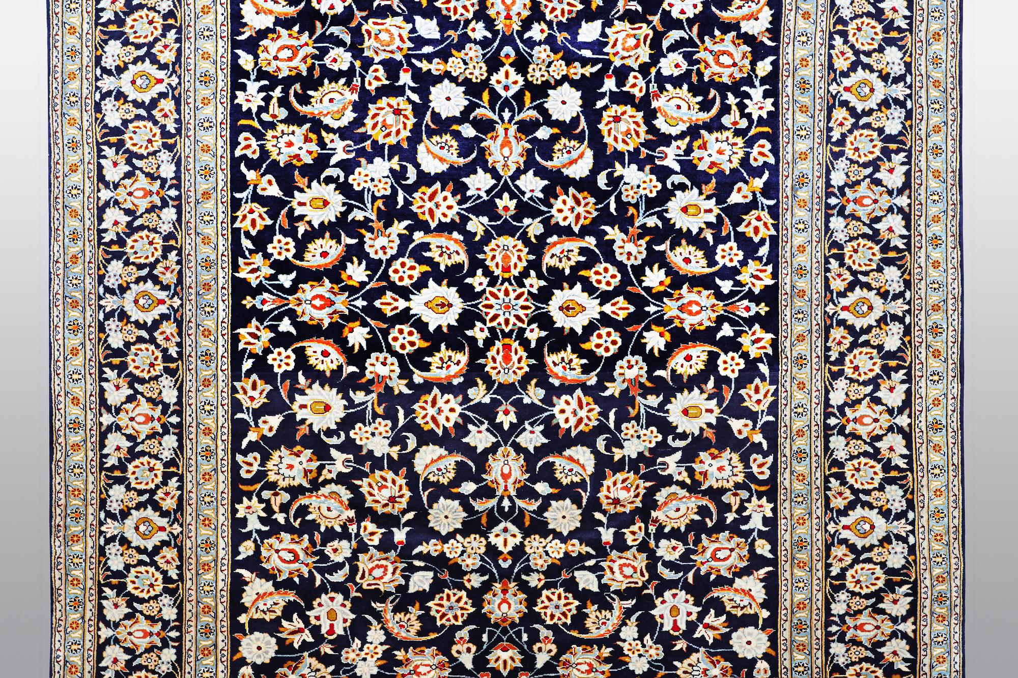 Matta, Keshan, ca 340 x 245 cm.