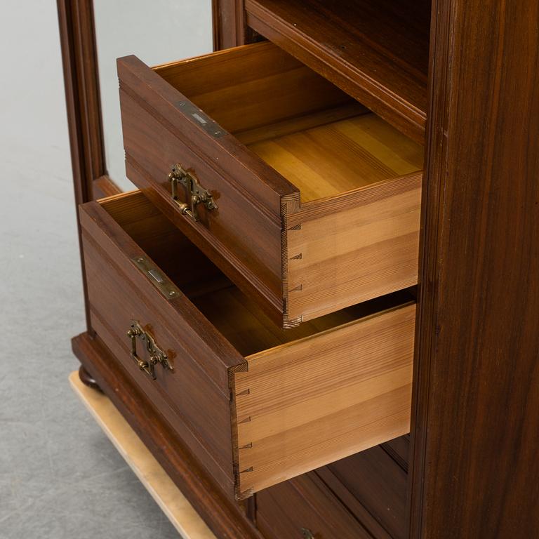 KLÄDSKÅP/GARDEROB, jugend, 1900-talets början.