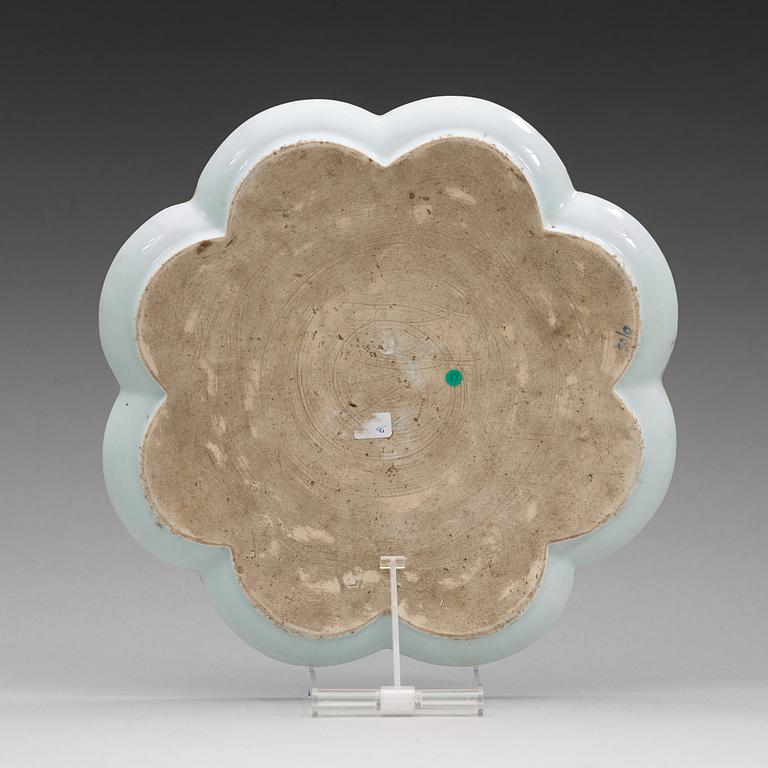 A blue and white tray, Qing dynasty, Qianlong (1736-95).