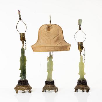 Figurer/bordslampor, tre stycken. Kina, 1900-tal.
