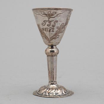 A 18th century silver cup, unmarked.