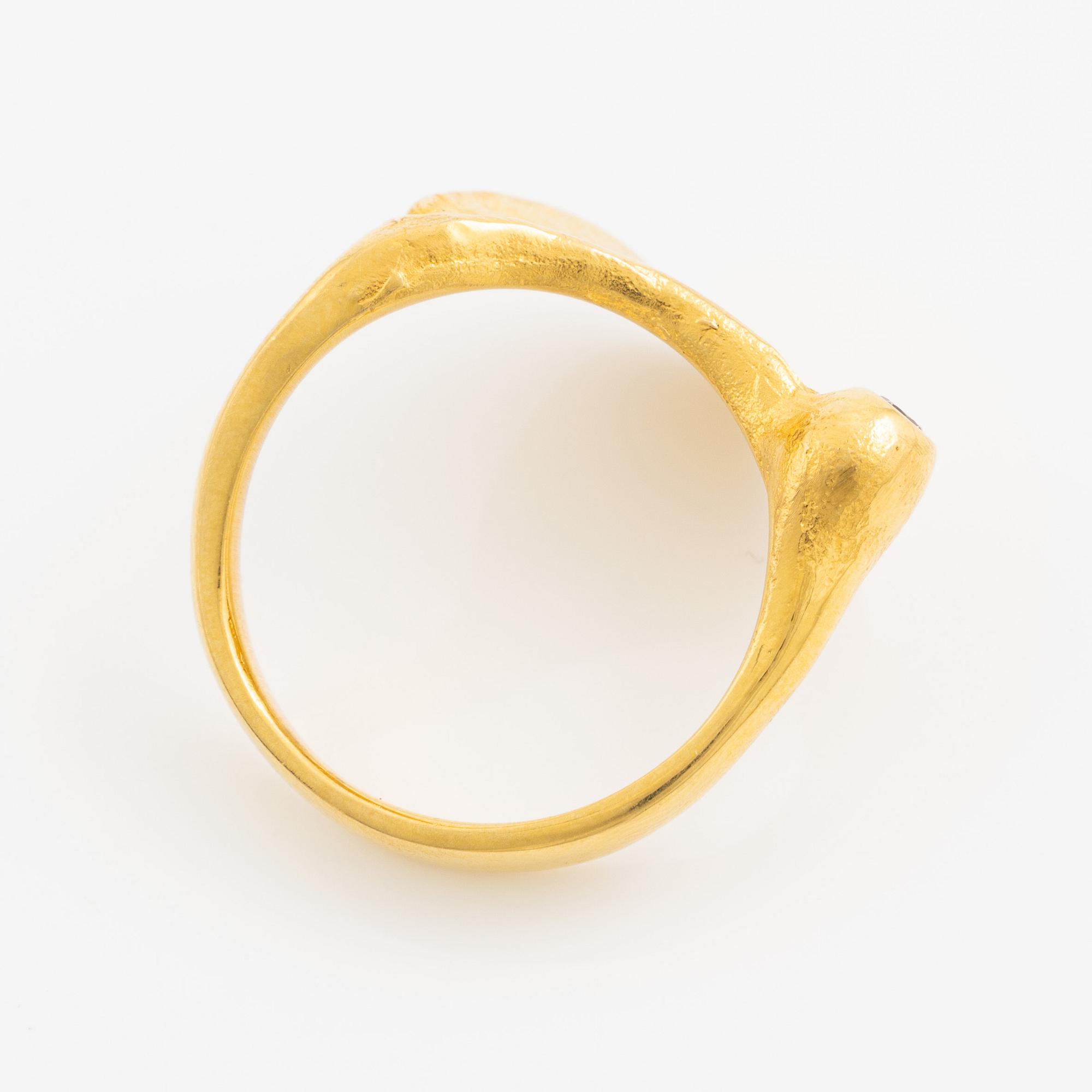 Ring, 18K guld med en rund briljantslipad diamant.