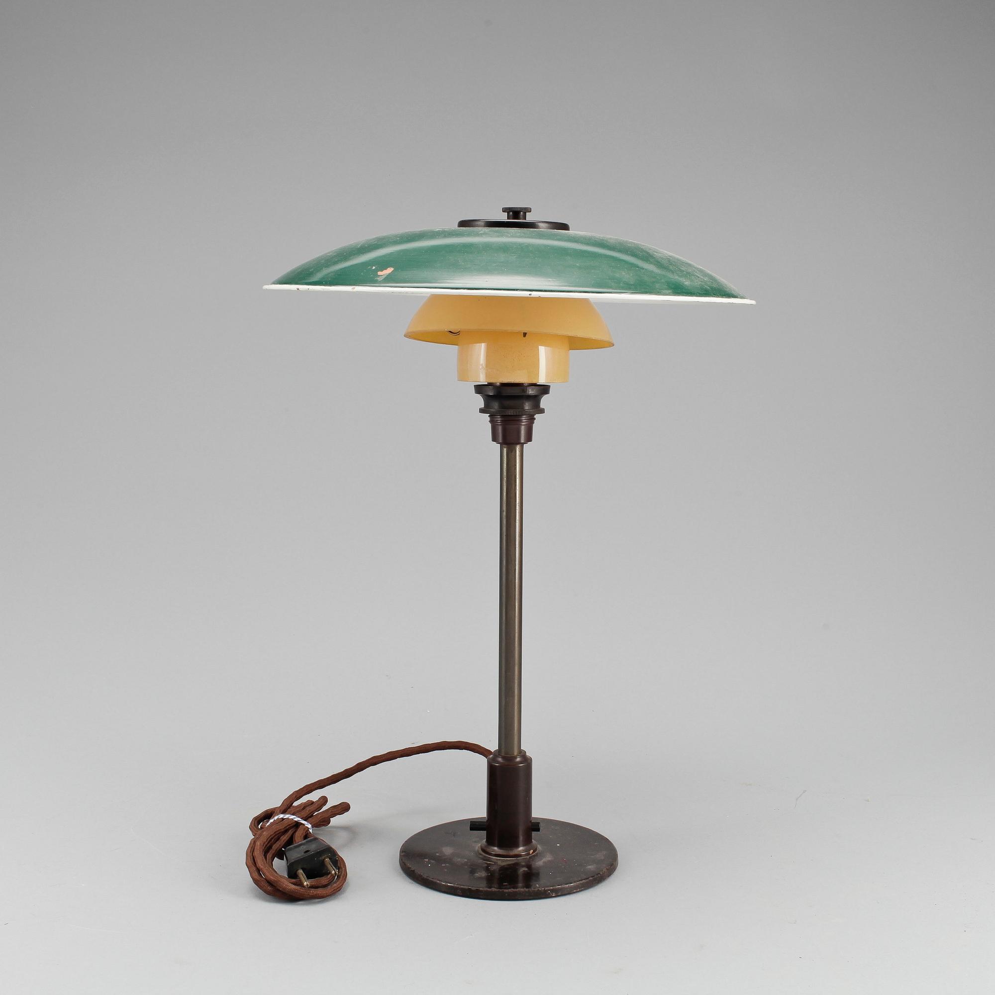 BORDSLAMPA "3/2", Poul Henningsen, 1900-tal.