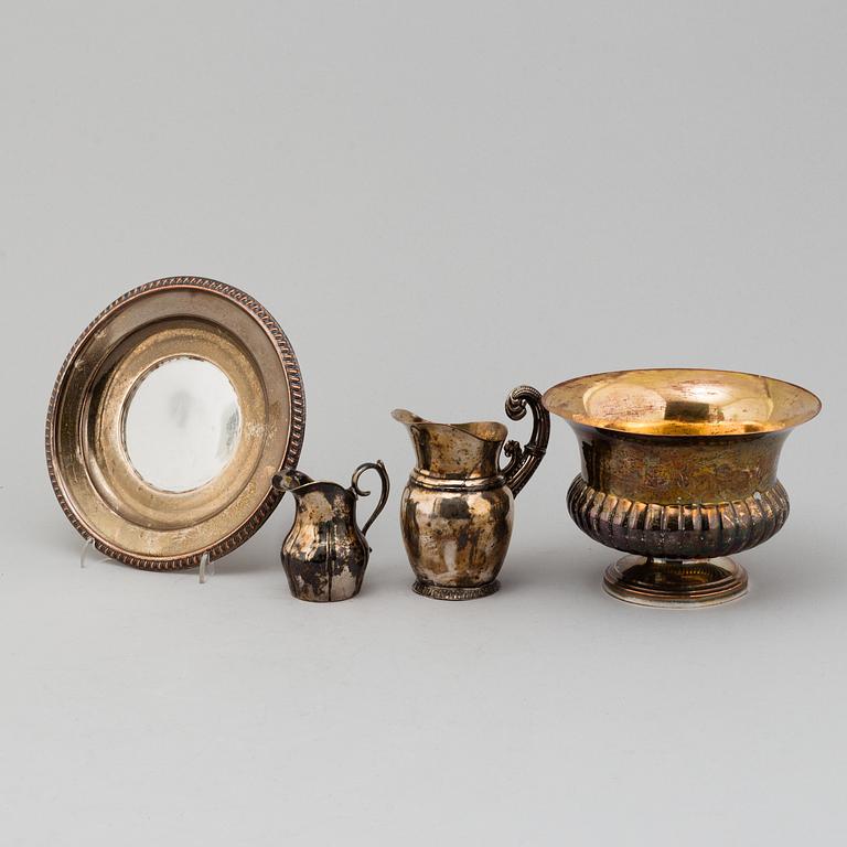 A silver plated sugar bowl, sauce bowl and 2 creamers, 19th century.