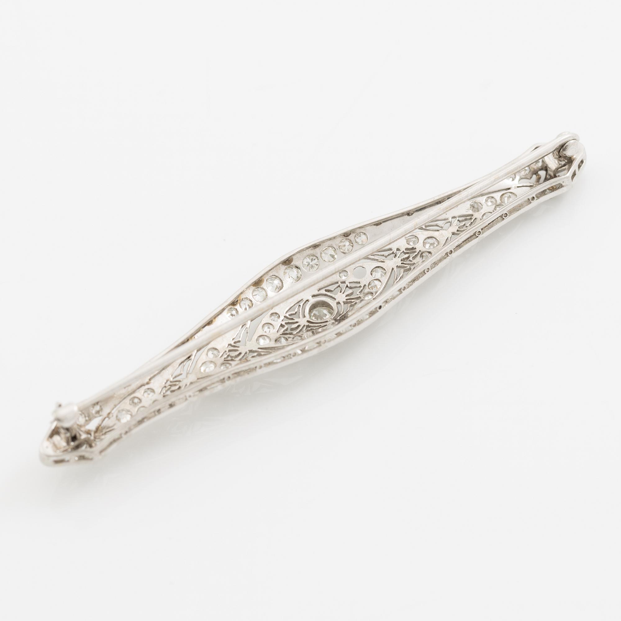 Brooch, Art Deco, platinum with brilliant-cut diamonds, old cut, first half of the 20th century.
