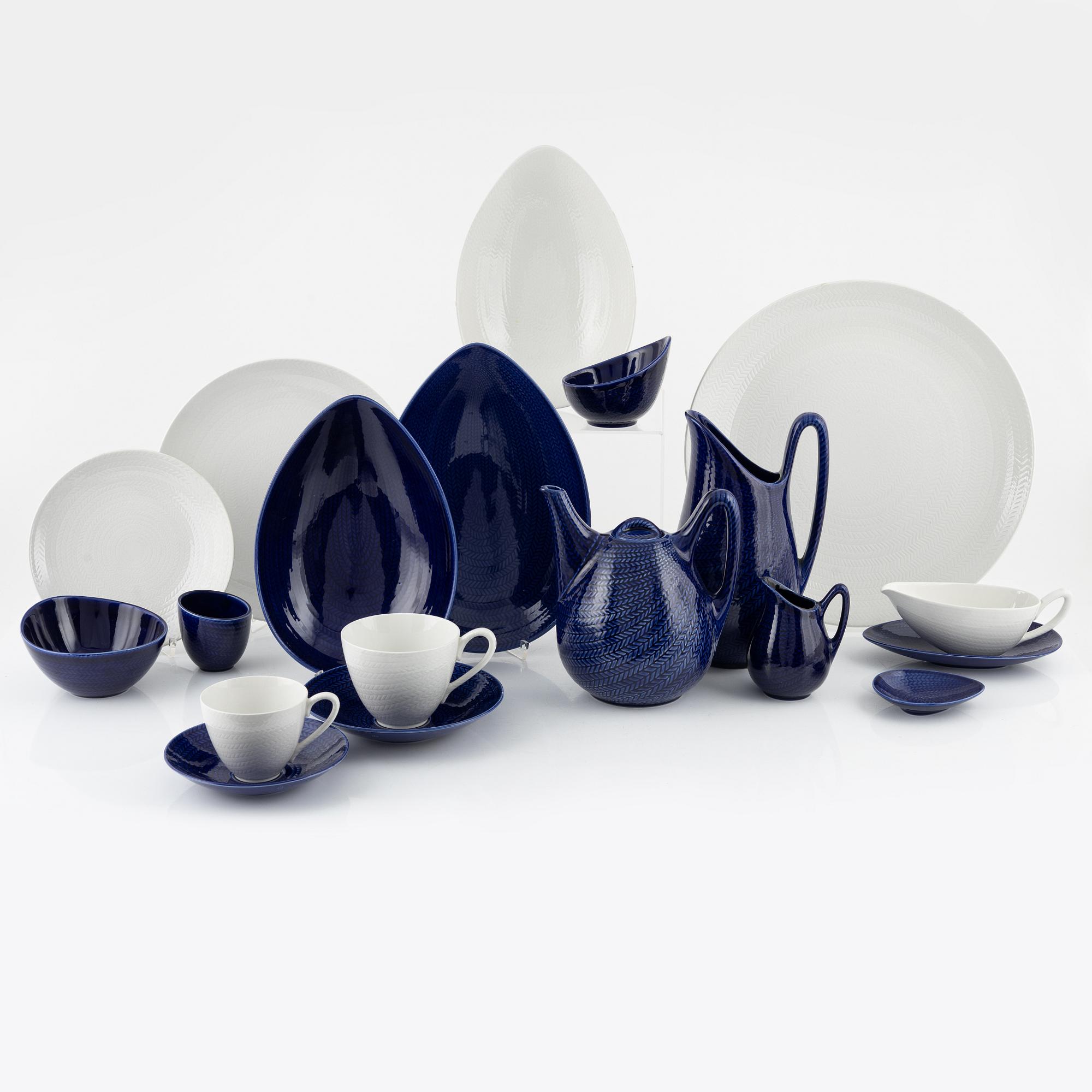 Hertha Bengtson, mat- och kaffeservis, 67 delar, "Blå eld", Rörstrand.