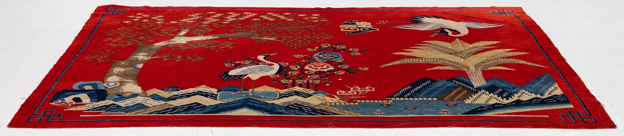 A Chinese Baoutou carpet, around 1900, c. 270 x 182 cm.