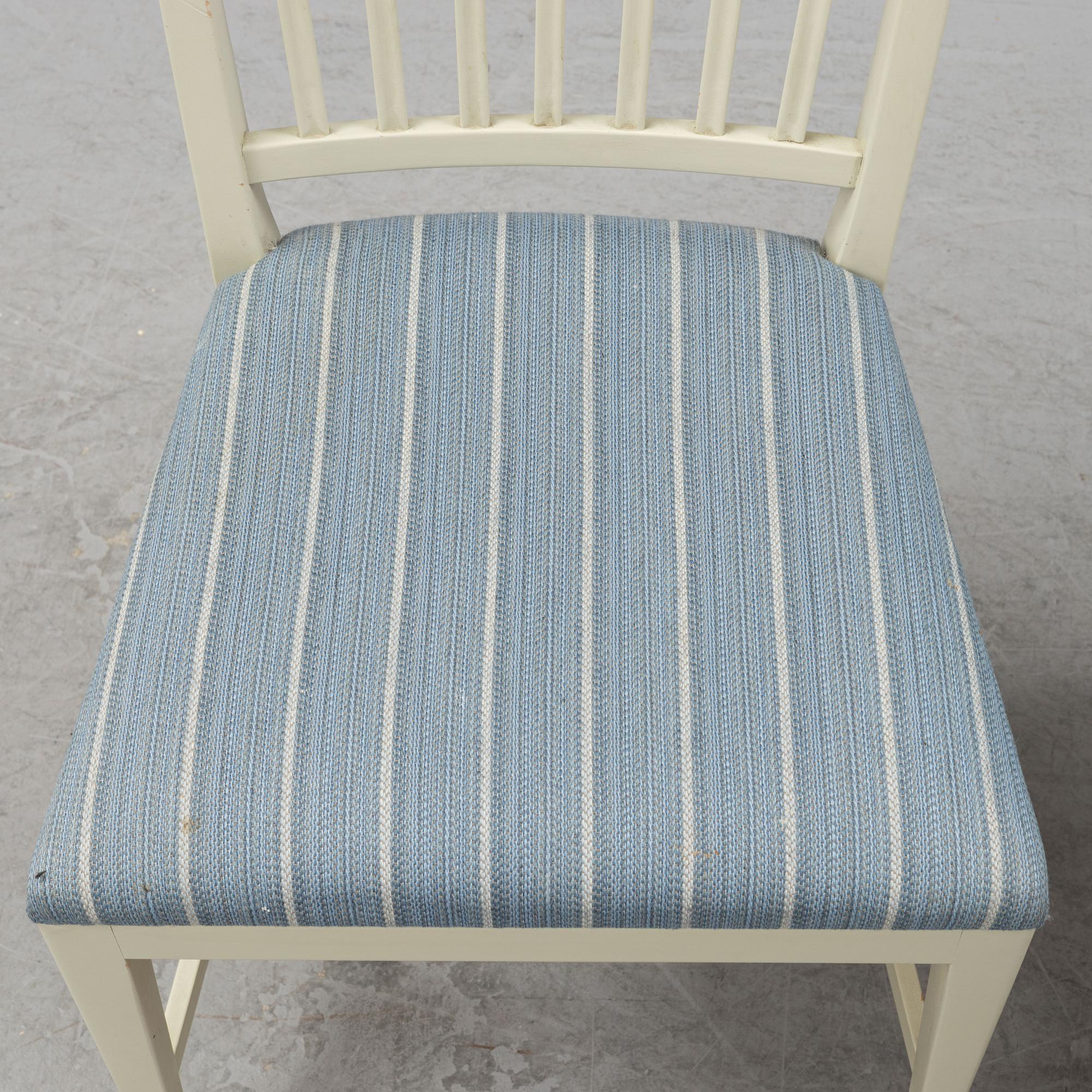 Carl Malmsten, a 'Herrgården' dining table and a set of four 'Vardags' chairs, second half of the 20th Century.