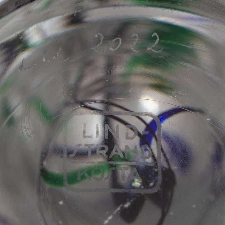 A glass vase by vicke Lindstrand,