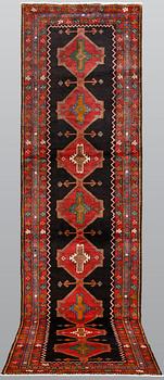 A Tabriz runner, approx. 447 x 118 cm.