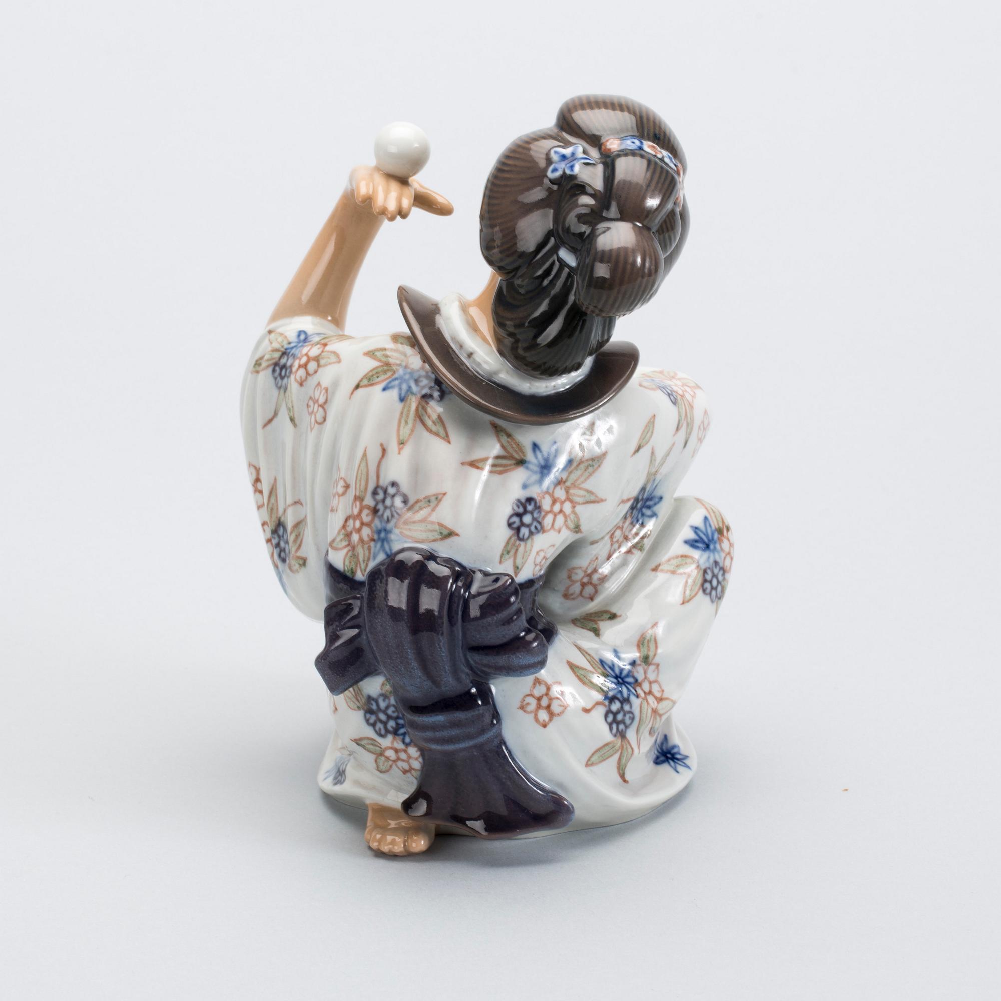 FIGURIN, porslin, Dahl Jensen, Danmark. 1900-tal.