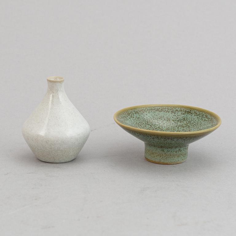Bertil Lundgren, a set of four stoneware miniature vases and a bowl, Rörstrand, 1970's.
