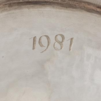 Footed bowl, silver, 20th century.