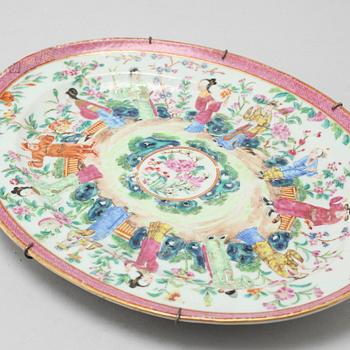 A chinese Canton porcelain plate, 1800-tal.