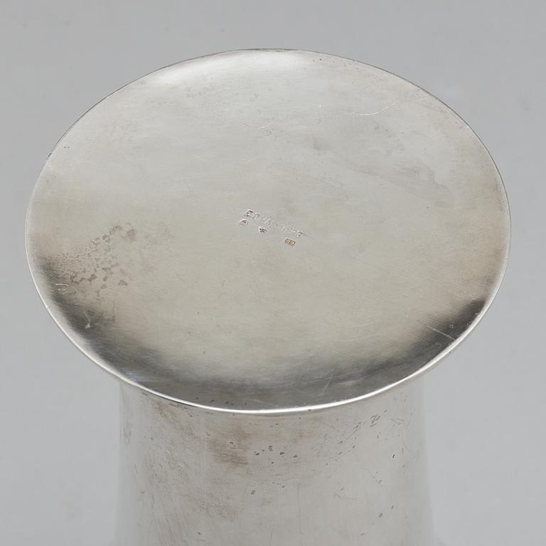 CG HALLBERG, a silver vase, 1910, 456 gram.
