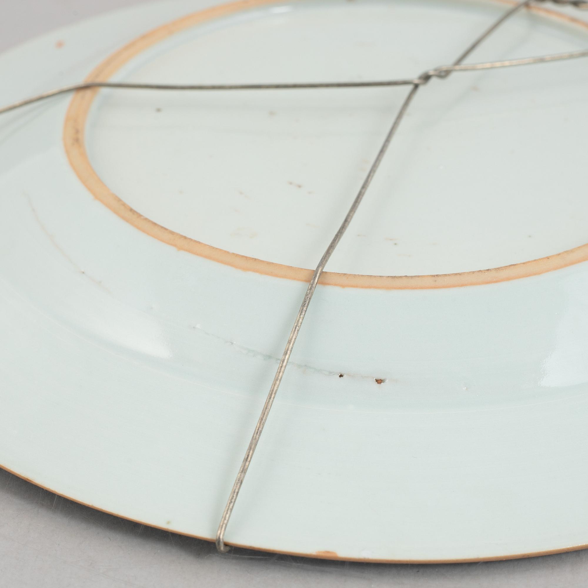 A group of five Chinese export porcelain plates, Qingdynasty, Qianlong (1736-95).