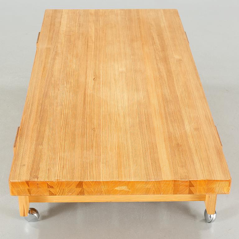 A coffee table by Yngve Ekström, "Kontrapunkt", Swedese, second half of the 20th century.