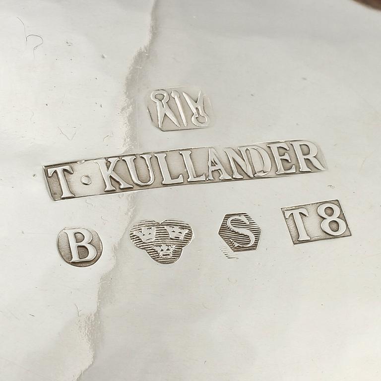 SOCKERSKÅL, silver, CG Hallström, Stockholm, 1939 samt FAT, silver, T Kullander, Borås, 1945. Tot vikt 315 g.