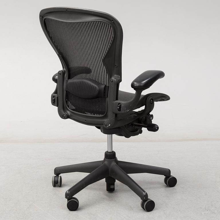 An 'Aeron' swivel armchair by Don Chadwich / Bill Stumpf, Herman Miller.
