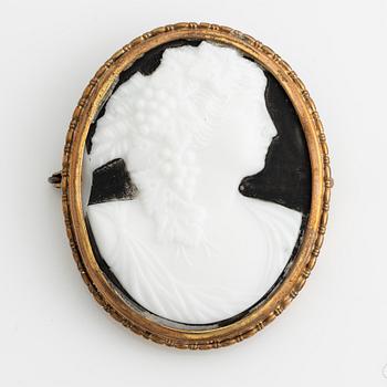 Cameo brooch.