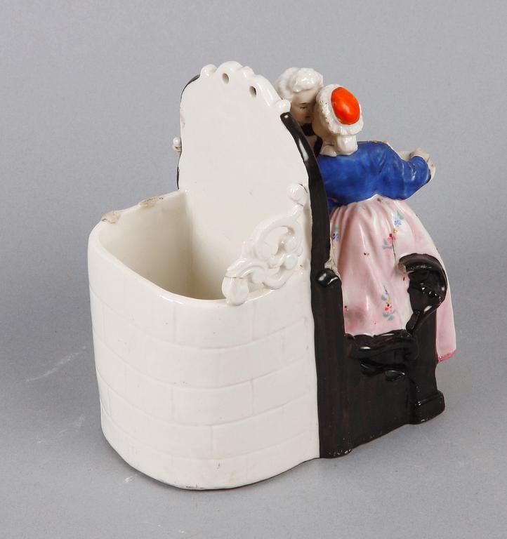 FIGURIN/PENNSTÄLL, porslin, 1800-tal.