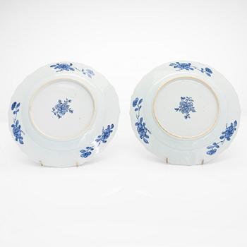 Two porcelain dishes, Qing dynasty, early 18th Century.