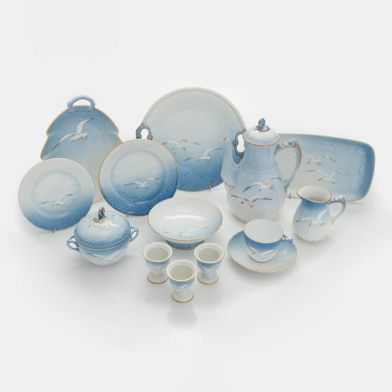 Kahviastiasto, 47 osaa, "Måsen", posliini, Bing & Grøndahl, Tanska.