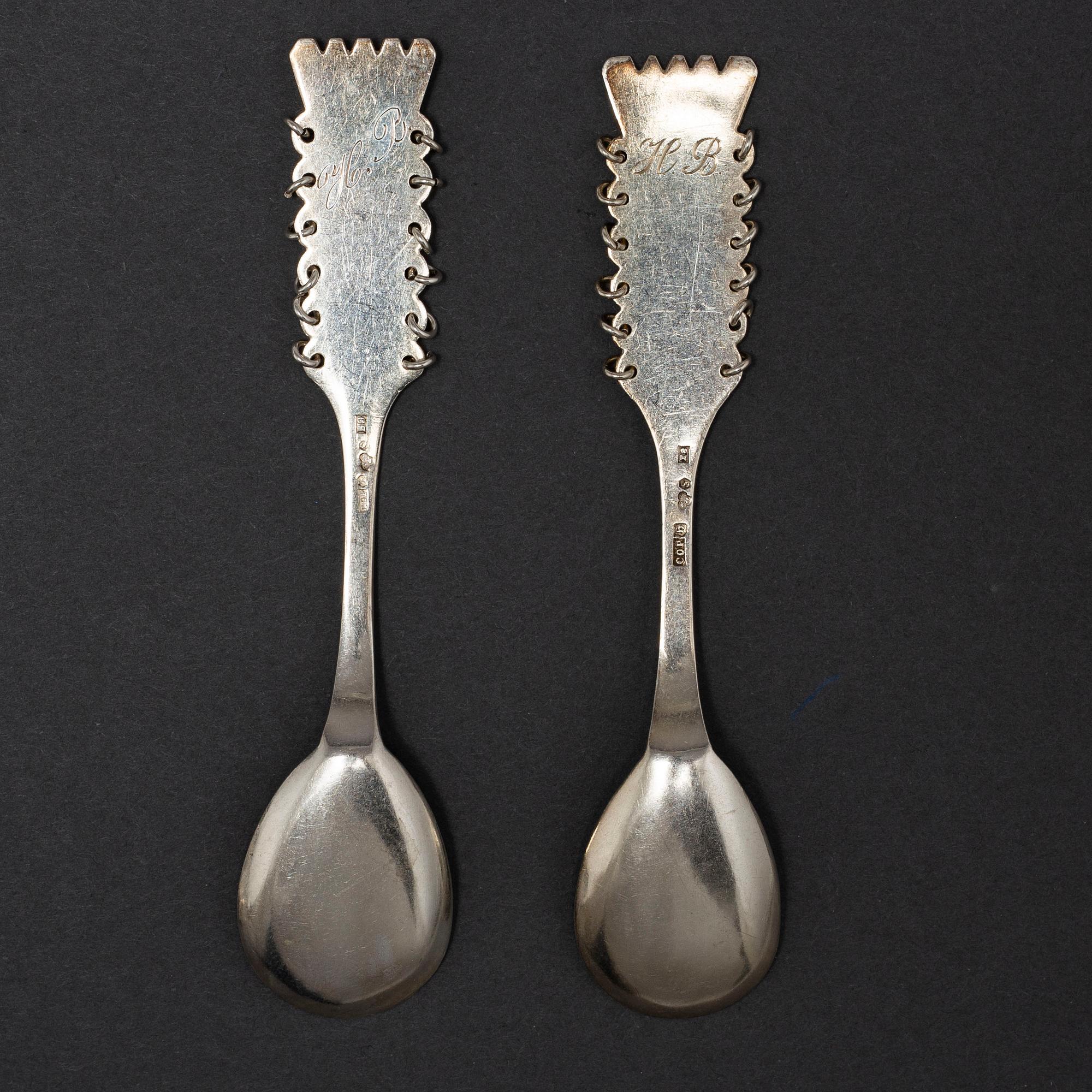 A SILVER CAKE KNIFE AND 12 COFFEE SPOONS, samian, second half of the 20th century.