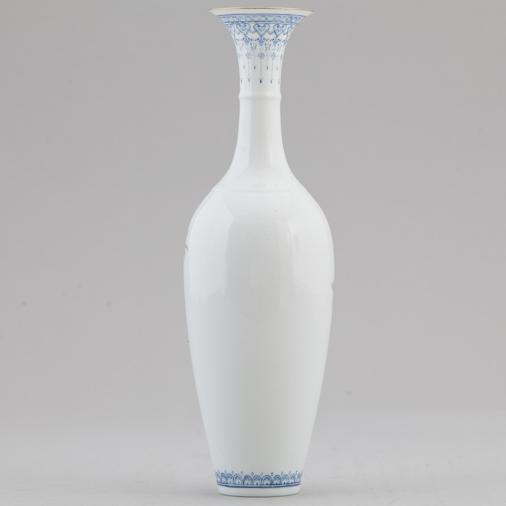 A Chinese eggshell porcelain vase, second half of the 20th century.
