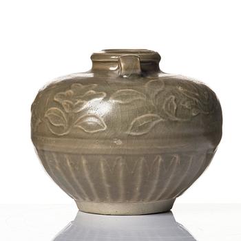 An olive green glazed jar, South East Asia, 15th/16th century.