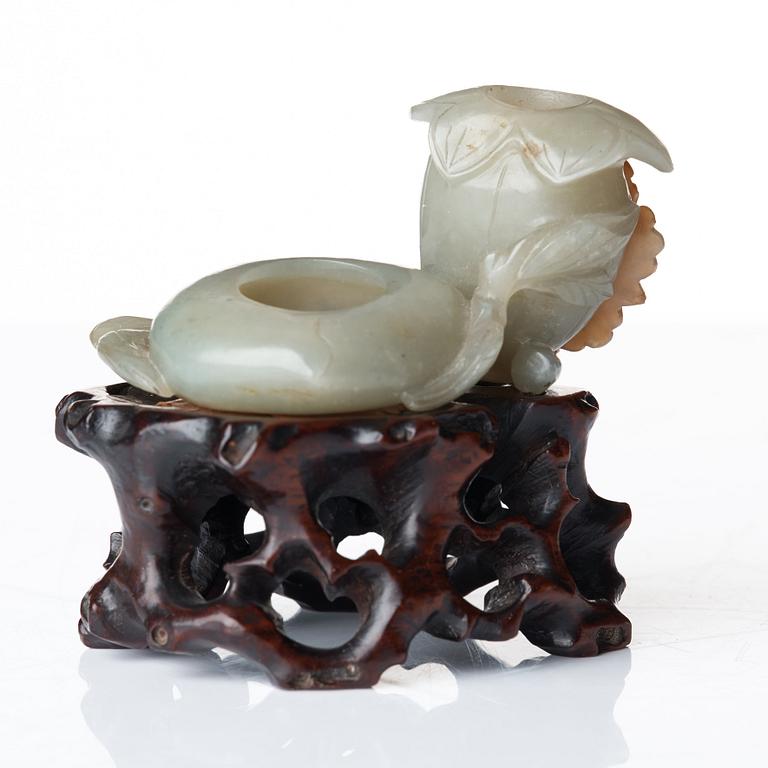 A sculptured nephrite belt buckle, figurine and brush washer, late Qing dynasty.