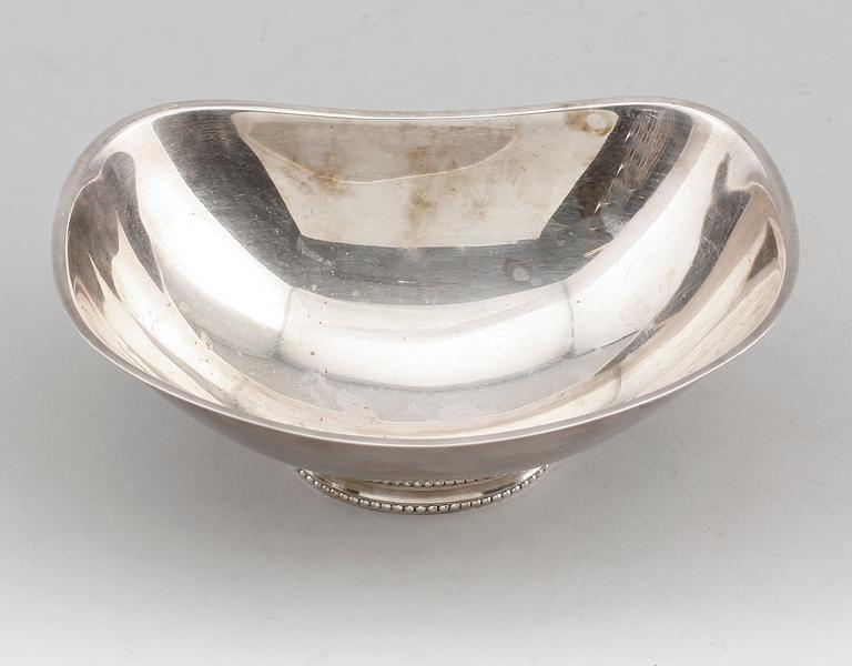 SKÅL, silver, Vera Ferngren, GAB, Stockholm 1967. Vikt ca 242 gram.