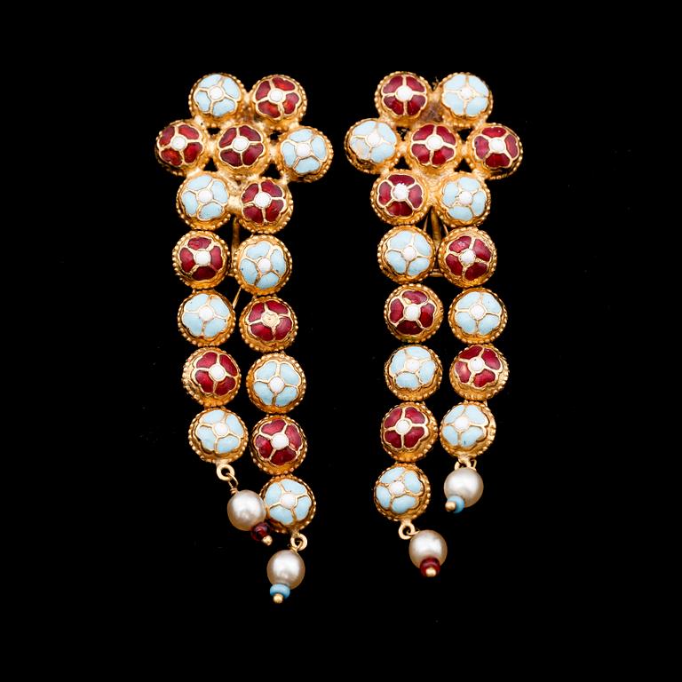 ÖRHÄNGEN, ett par, 18k guld, emalj. Tot vikt ca 11g.