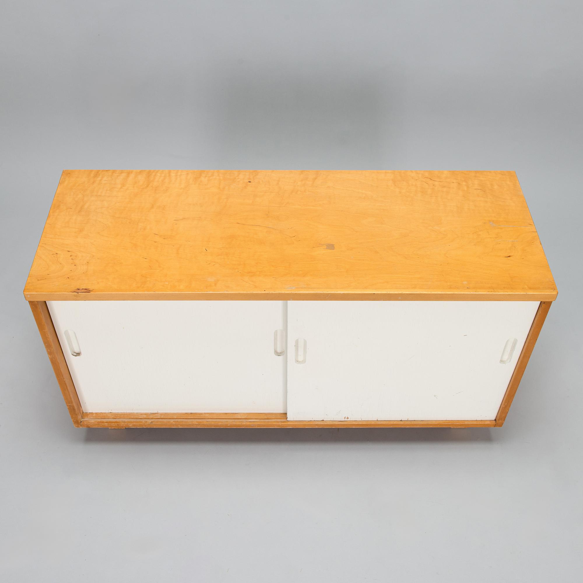 Aino Aalto, skåp, modell 216, O.Y. Huonekalu- ja Rakennustyötehdas A.B. 1940-tal.