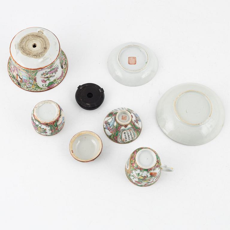 13 Chinese porcelain pieces, 19th/20th century.