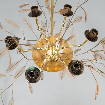 Paavo Tynell, A pair of mid-20th-century '9029/6' chandeliers for Taito, Finland.