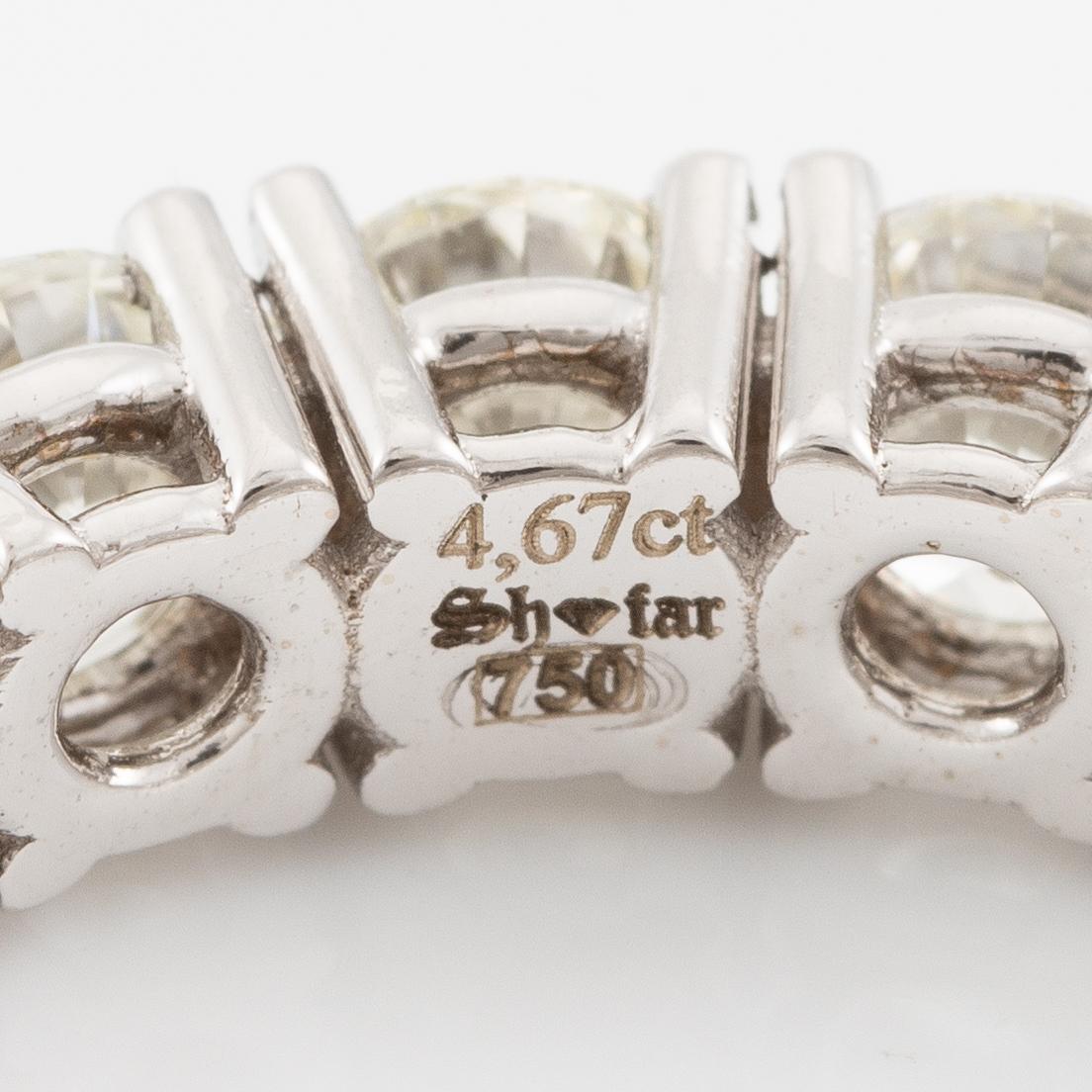 Ring helallians, 18K vitguld med briljantslipade diamanter.