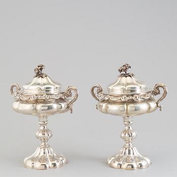 A pair of silver bonbonieres, Lars Larsson, Gothenburg, 1853.