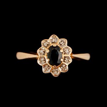 RINGAR, 2 st, 18 k guld, safir samt mindre diamanter. Total vikt ca 5 g.