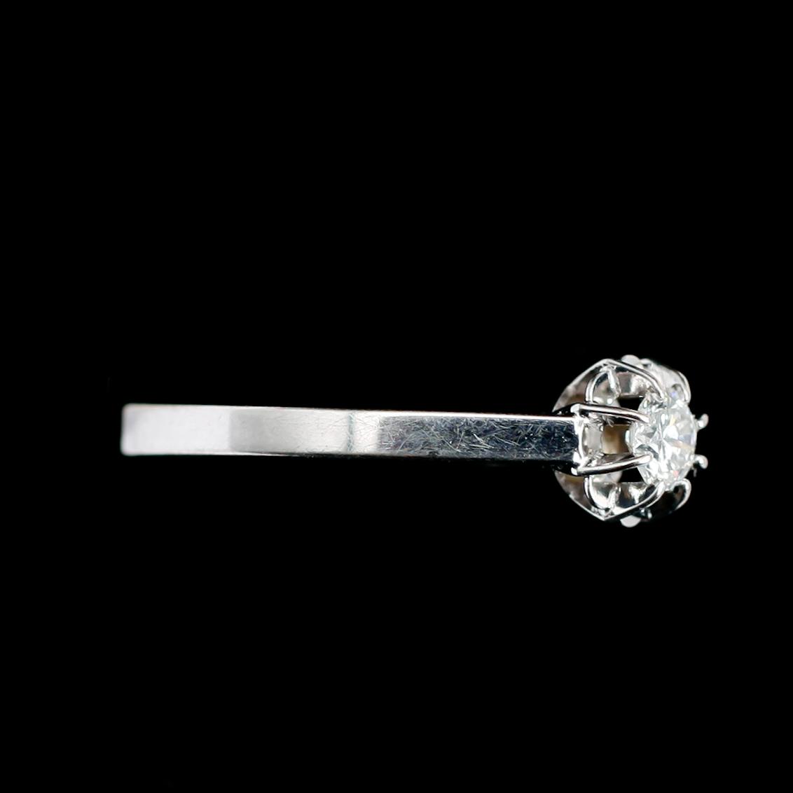 RING, 18 k vitguld, 1981, med briljant 0.16 ct enligt gravyr. Total vikt ca 2 g.