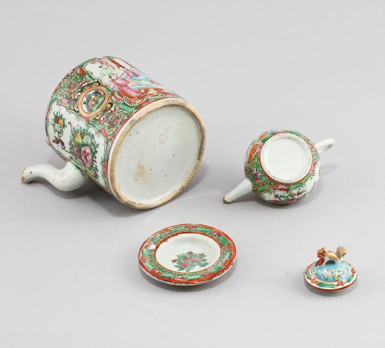 KANNOR, 2 st, porslin, Kina, 1900-tal.