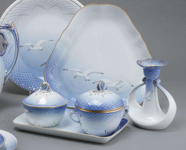 KAFFESERVIS, 40 delar, porslin, "Måsen", Bing & Gröndal samt Royal Copenhagen, Danmark, 1900-talets andra hälft.