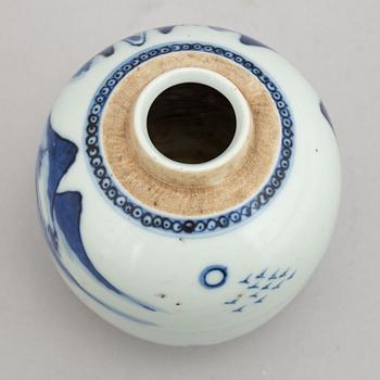 A blue and white jar, Qing dynasty, 19th Century.