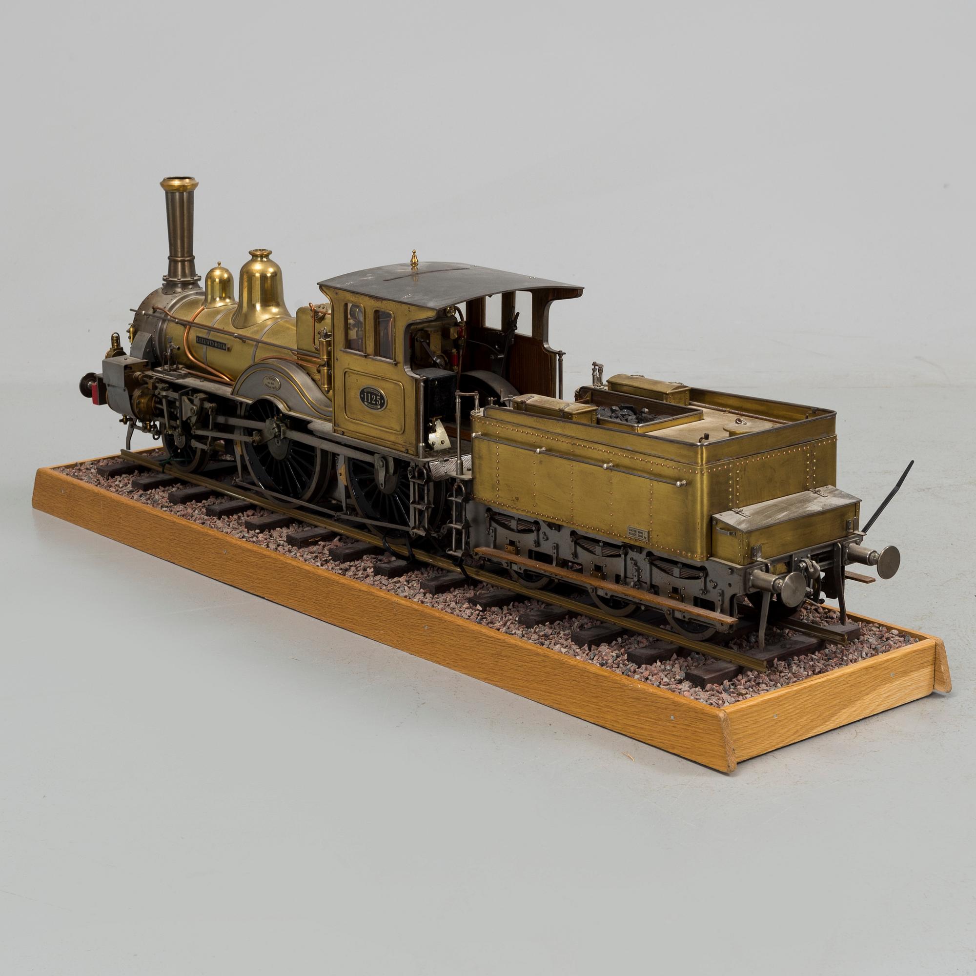 MODELL AV ÅNGLOK, med tender, "240 Leeuwenhoek", tillverkad av Gunnar Ericsson, 1980- /90-tal, spårvidd 3,5 tum.