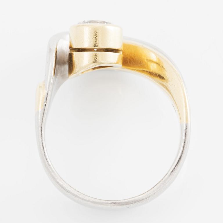 Ring platina och 18K guld med briljantslipad diamant ca 0.75 ct.