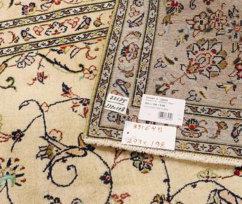 A Kashan carpet, a. 293 x 198 cm.