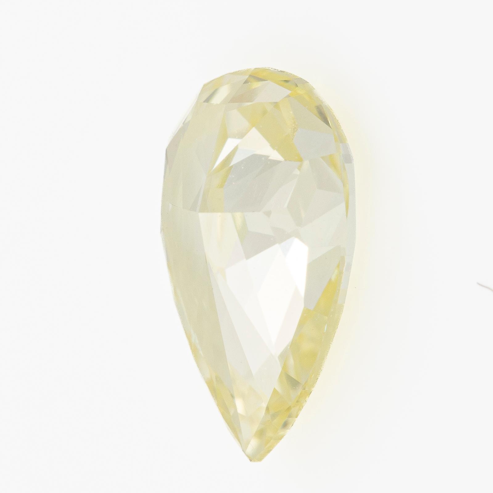 Oinfattad droppslipad gul diamant, 0.50 ct, medföljande GIA report.