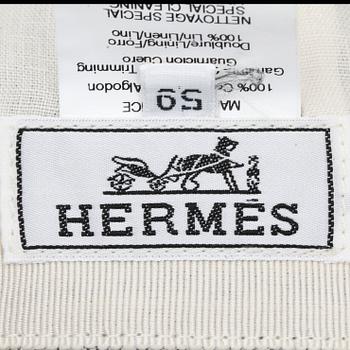 HERMÈS, a grey hat.