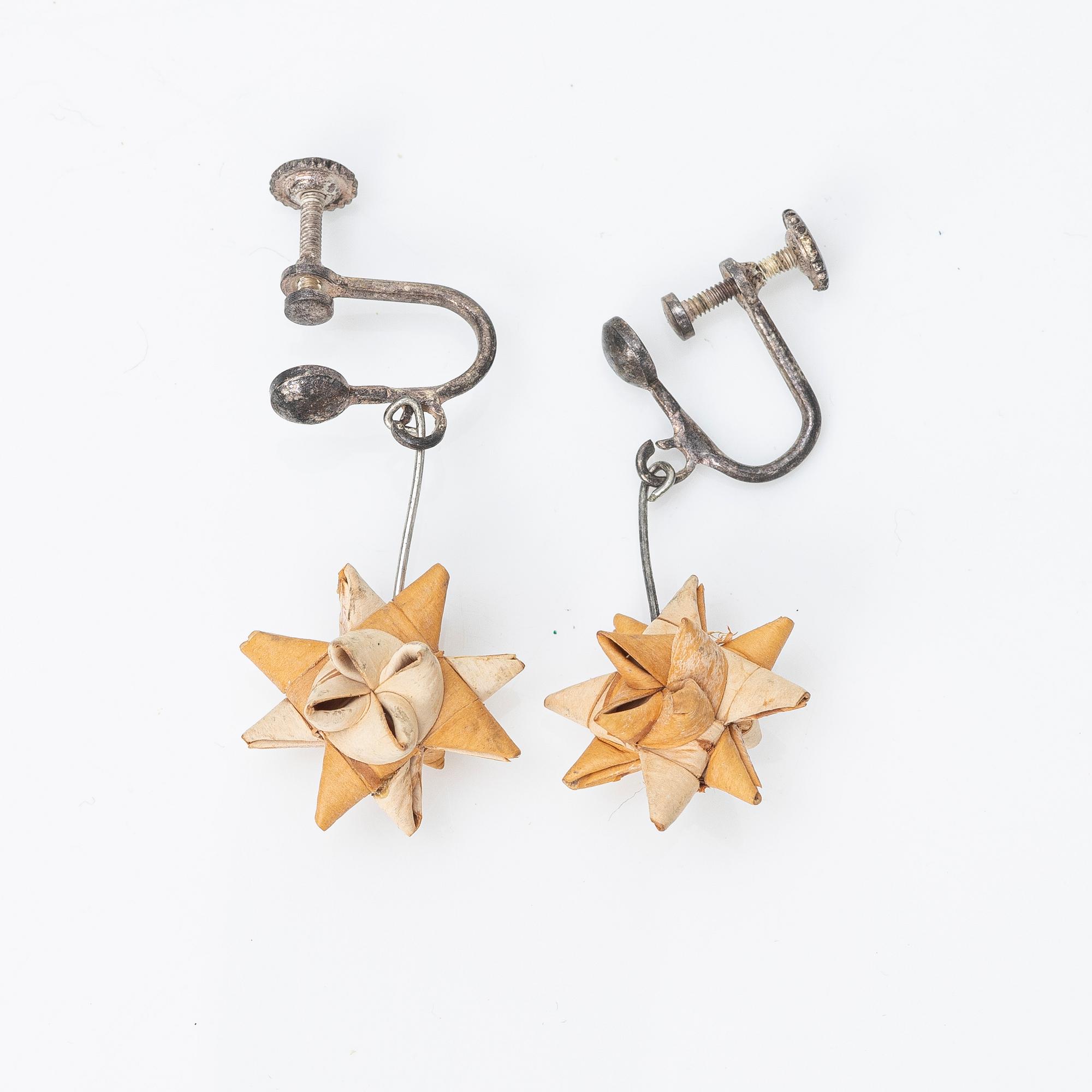 Jewellery, 9 pieces of Sámi handicraft, including work by Per Henrik Simmas.